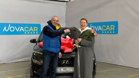 Клієнтка отримує Hyundai у NOVACAR